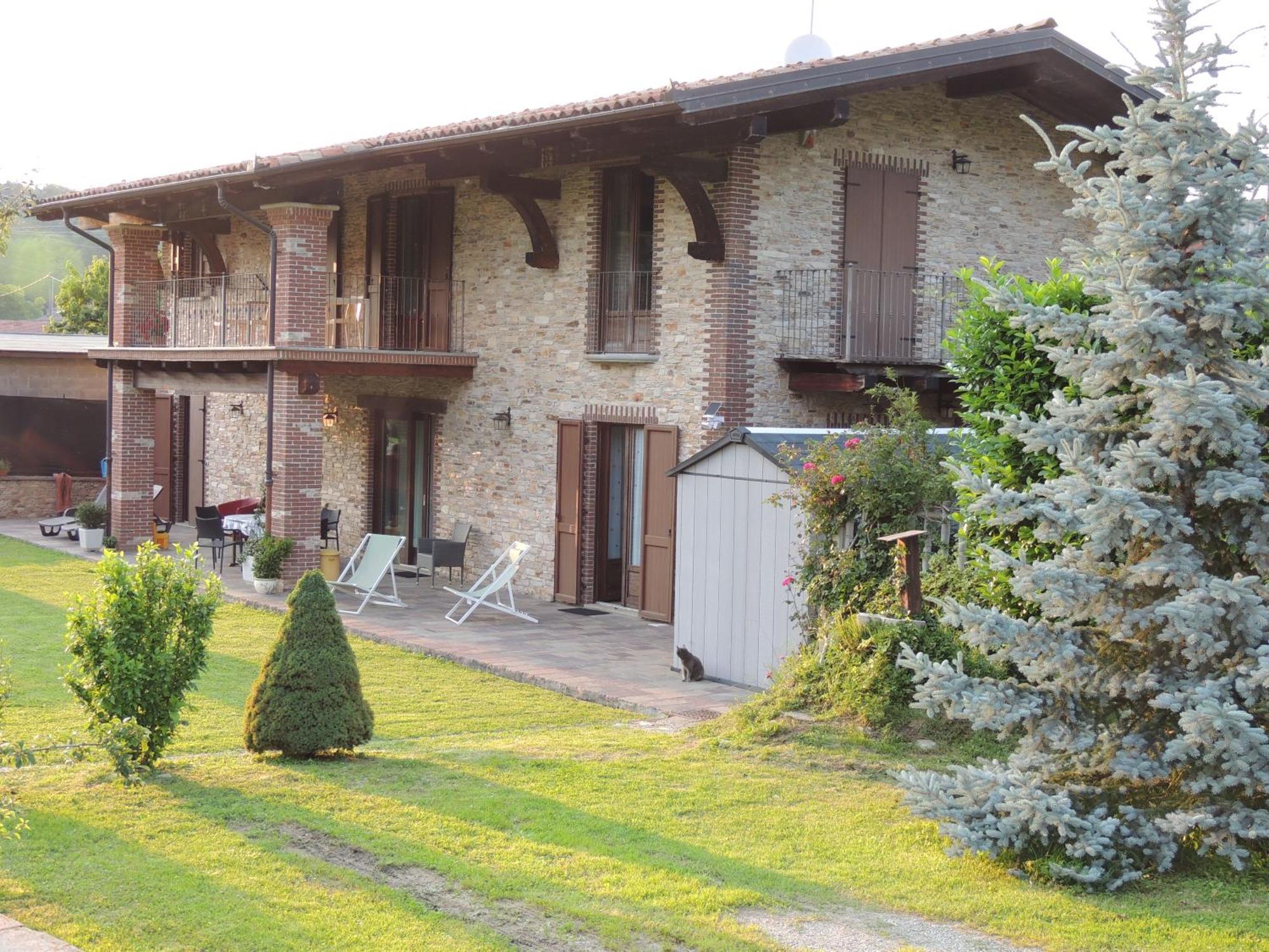 B&B Casa Bella Comba Vignolo Eksteriør bilde